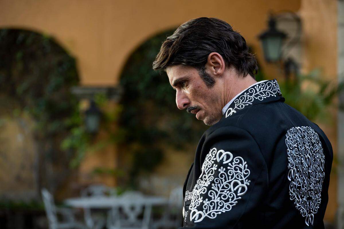 En Hulu latino la serie mexicana ‘El Mantequilla: maestro de la estafa’ (2025) sobre un conocido estafador e imitador.