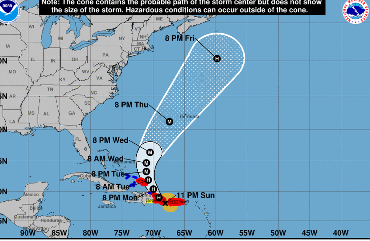 El huracán Fiona tocó tierra el 18 de septiembre de 2022 en el suroeste de Puerto Rico, cerca de Punta Tocón, con vientos máximos sostenidos de 85 mph (140 km/h), y se dirigía a República Dominicana.