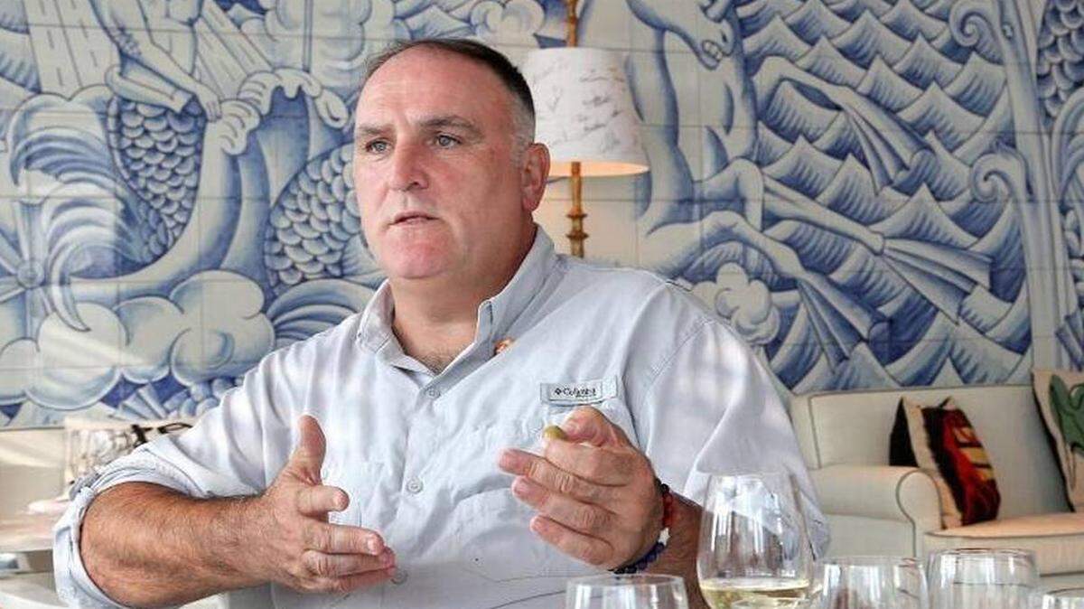 El chef José Andrés en su restaurante, Bazar Mar,  habla con el Miami Herald en noviembre de 2017. 