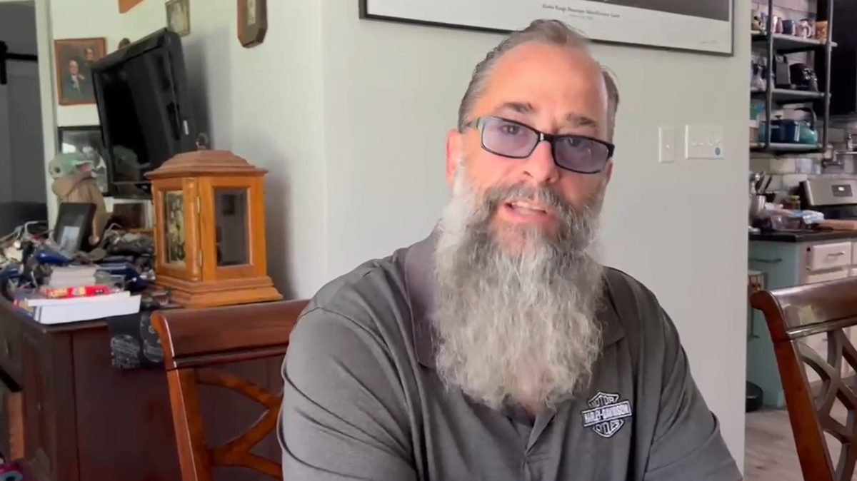 Lawrence Pfaff Jr. dijo que “quería decir la verdad” sobre su polémico padre cuando escribió un crudo obituario sobre él en un periódico de la Florida.