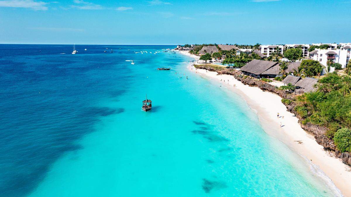 Vista aérea de la playa de Nungwi en Zanzíbar, Tanzania.
