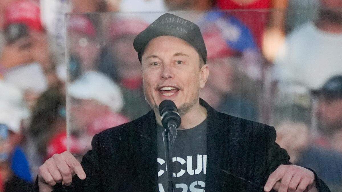 Foto de archivo. El empresario Elon Musk participa en un mitin en apoyo a la candidatura presidencial del expresidente Donald Trump, en Butler, Pensilvania, el 5 de octubre de 2024.