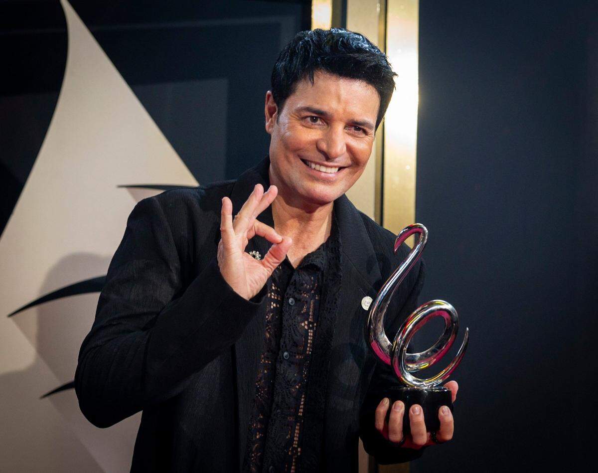 Chayanne regresa a los escenarios del Kaseya Center del 12 al 15 de diciembre con su nueva gira “Bailemos Otra Vez Tour”.