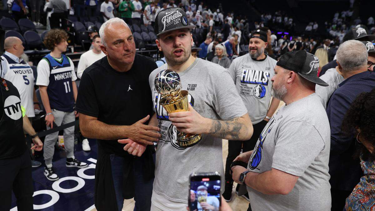 Luka Doncic fue escogido el Jugador Más Valioso de las Finales de la Conferencia Oeste, donde los Mavericks de Dallas eliminaron 4-1 a los Timberwolves de Minnesota.