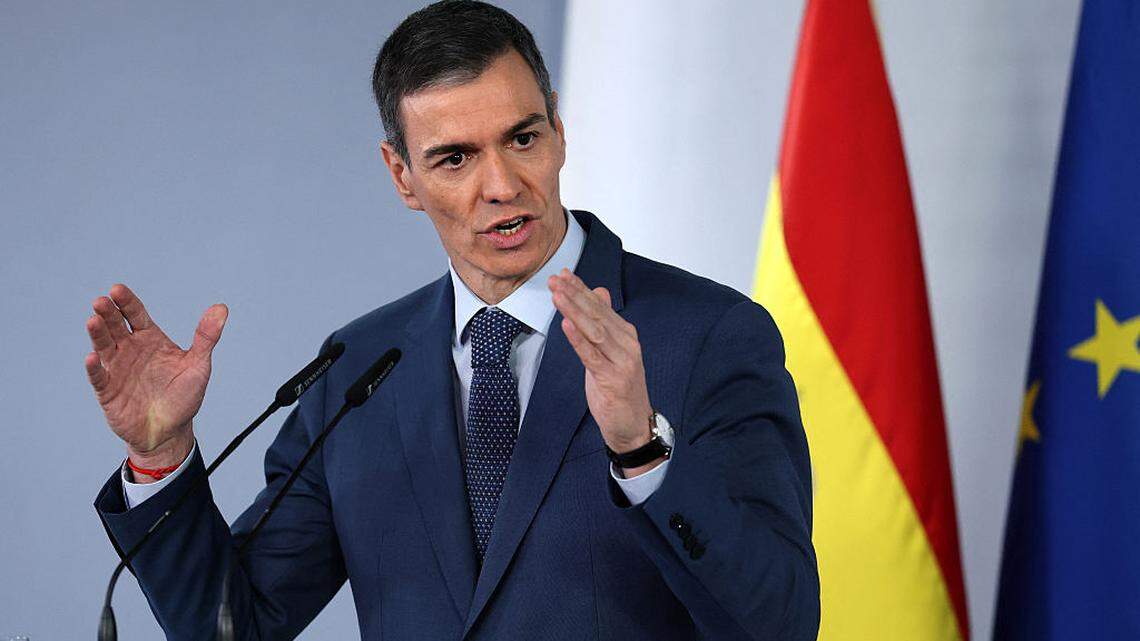 El presidente del Gobierno de España, Pedro Sánchez, pedirá el martes que la Unión Europea rompa su acuerdo de asociación con Israel. En la foto, Sánchez ofrece una conferencia de prensa el 20 de marzo de 2026, en el Palacio de la Moncloa, Madrid.