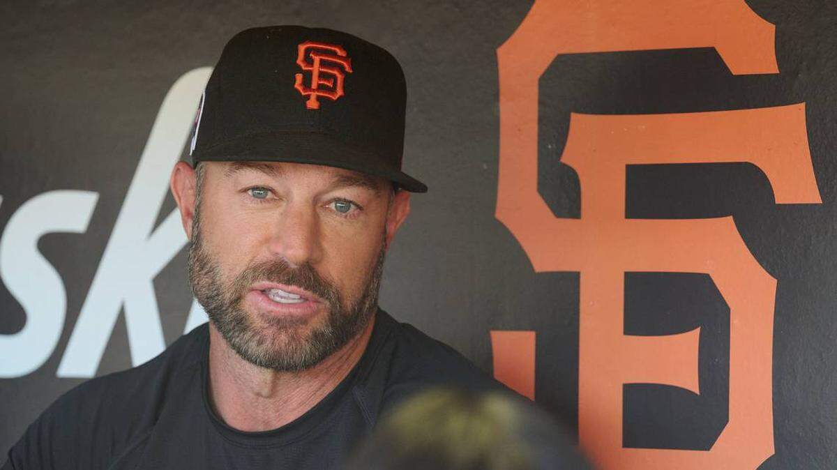 Los Marlins de Miami contrataron a Gabe Kapler, un hombre con experiencia en varios niveles del béisbol, como asistente del gerente general, de acuerdo con varios reportes de prensa.