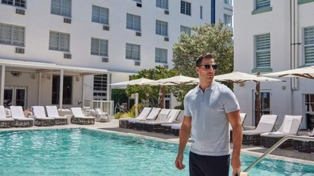 The Gabriel ofrece todas las comodidades que esperarías de una propiedad boutique moderna, incluidas dos piscinas climatizadas al aire libre.