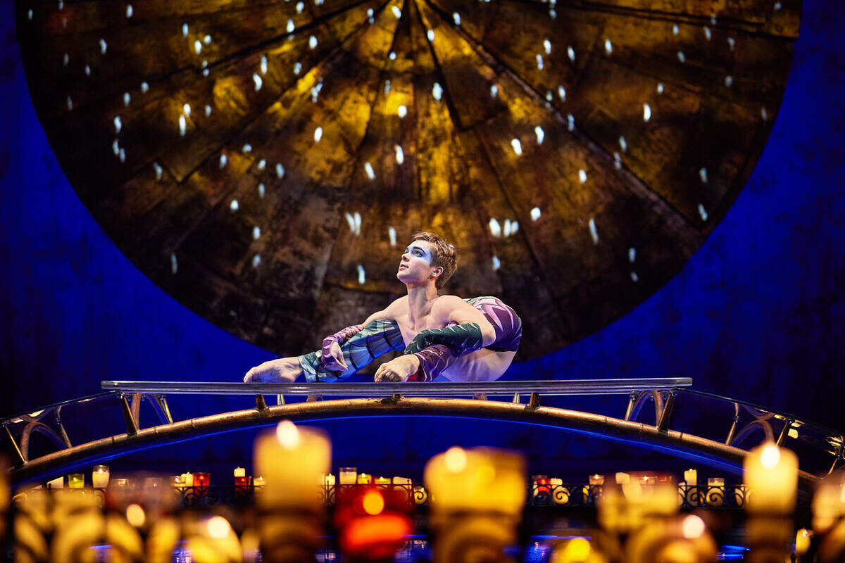 Contorsionista de LUZIA de Cirque du Soleil en Miami en el Gulfstream Park