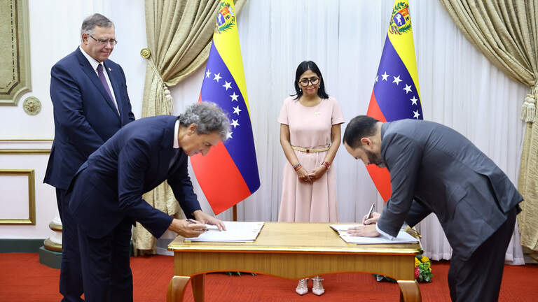 Nearly 80% of Venezuelans in poll reject oil deal with the United States