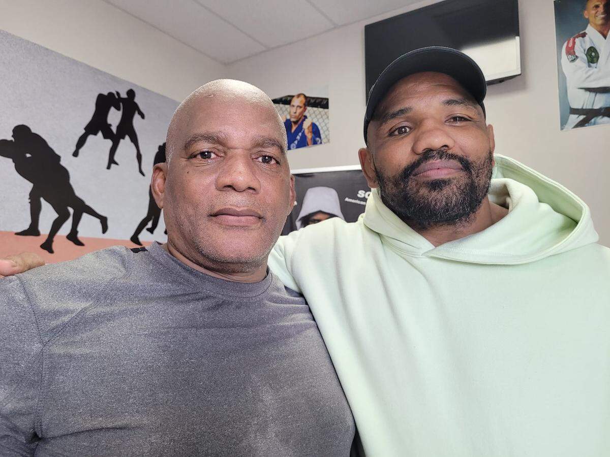 A pesar de estar al lado de Yoel Romero, Pedro Lay no deja de maravillarse. El profesor de artes marciales mixtas regresó de Dublín reforzado en la idea de que su pupilo aún tiene cuerda para rato, pero con un plan superior: el de tratar de convertir al Soldado de Dios en retador al títulos en las categorías mediana y ligero pesada.