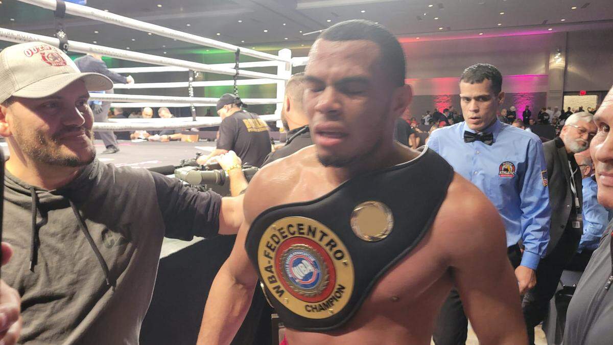 Raiko Santana (8-3, KO) no es tan conocido por estos lares porque ha desarrollado su carrera en México y Rusia, pero en su primera presentación en los Estados Unidos este cubano no decepcionó al imponerse por decisión unánime a Joseph George.