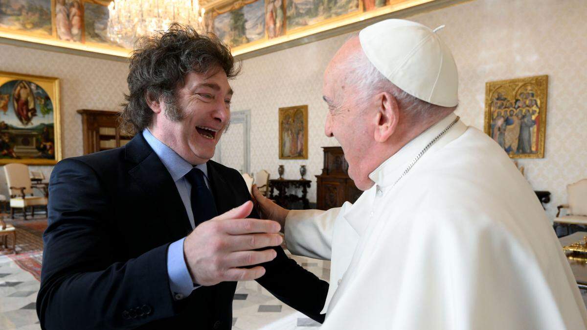 El presidente de Argentina, Javier Milei, y el papa Francisco se reunieron durante una hora y 10 minutos, según el Vaticano, una audiencia inusualmente larga para el sumo pontífice.
