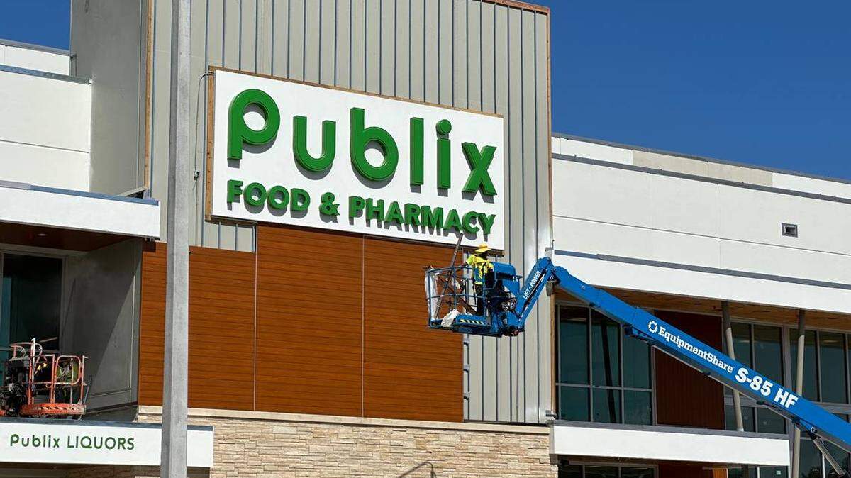 Un nuevo supermercado Publix de dos pisos se levanta en un viejo mall de Kendall, frente a The Falls.