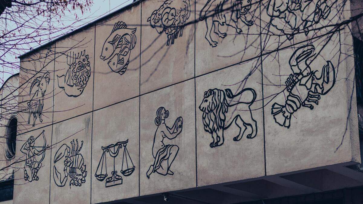 La conjunción de Júpiter y Neptuno en el signo de Piscis ocurre el 12 de marzo, la primera vez en 166 años. Estos son caracterizados por el auge o declive de los órdenes políticos y sociales.