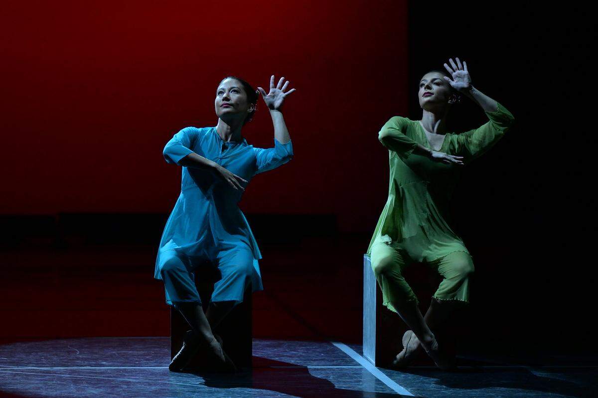 De izquierda a derecha, Allyn Ginns-Ayers y Rae Wilcoxson en “Clara” de Hannah Baumgarten y Diego Salterini.