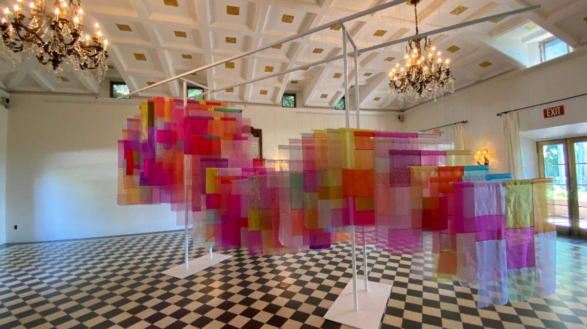 “All the Light We Cannot See”, de la artista cubana Yolanda Sánchez. Galería Gran Salon de Deering Estate.