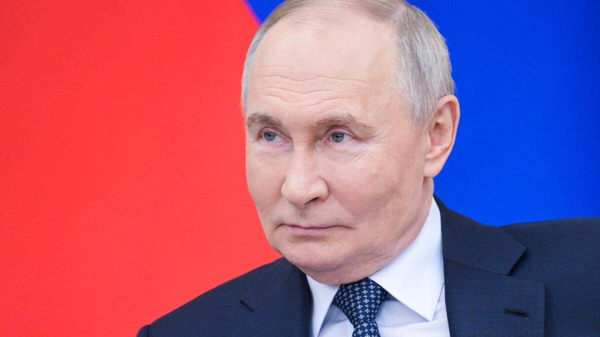 El presidente de Rusia, Vladímir Putin, se reúne con participantes del 4º Congreso de Jóvenes Científicos en la residencia de Novo-Ogaryovo el 2 de diciembre de 2024.