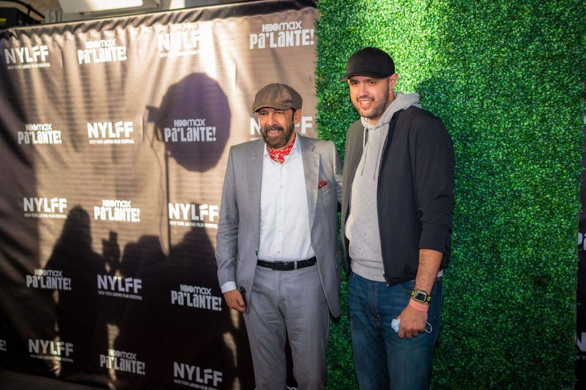 Juan Luis Guerra junto a su hijo Jean Gabriel, director del documental ‘Entre mar y palmeras’.