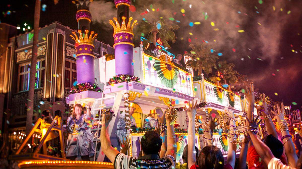 El desfile de carrozas en Universal Mardi Gras en Orlando, Florida