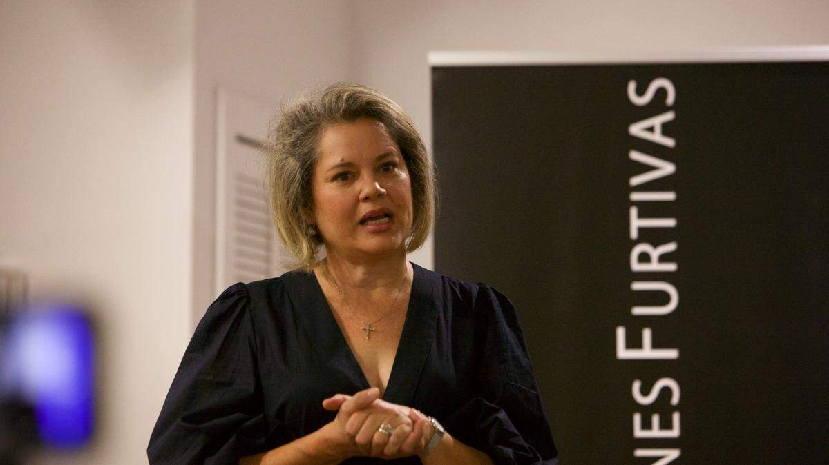 Ediciones Furtivas, la editorial con sede en Miami que creó y dirige Karime Bourzac, ha rescatado esta obra con la que Rodríguez se dio a conocer como novelista para el público adulto.