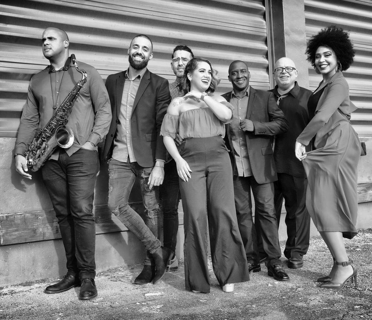 “PALO! es parte del Miami Latin Sound 3.0”, comenta Roitstein. De izquierda a derecha:&nbsp;Aldo Salvent, Dayron Gallardo, Otto Santana, Miriam Mar, Julio César Rodríguez&nbsp;&nbsp;Delet, Steve Roitstein y Dannah Santiago. 
