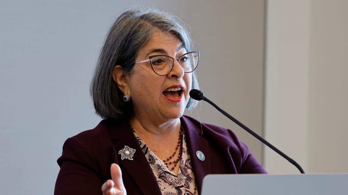 La alcaldesa del Condado Miami-Dade, Daniella Levine Cava, habla en la conferencia Miami Leadership Local en Miami el viernes 27 de octubre de 2023.