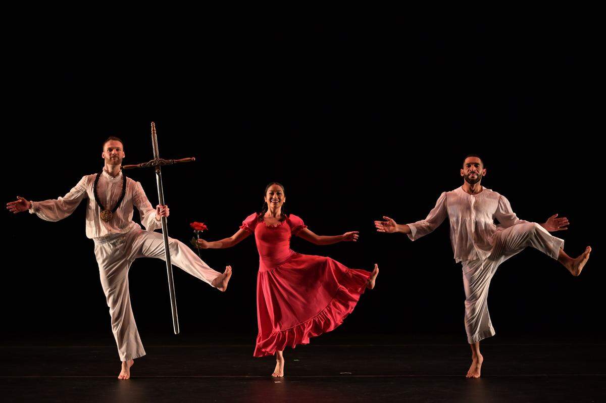 Matthew Heufner, Allyn Ginns Ayers y Anthony Velázquez en “La Malinche”, de José Limón.