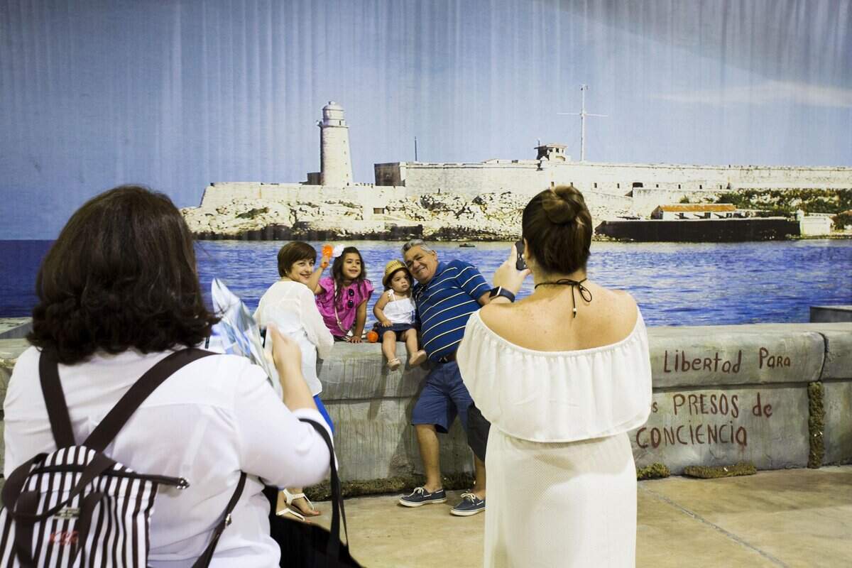 En Cuba Nostalgia las familias tendrán la oportunidad de tomarse fotos ante una imagen del Malecón habanero y el Castillo del Morro.