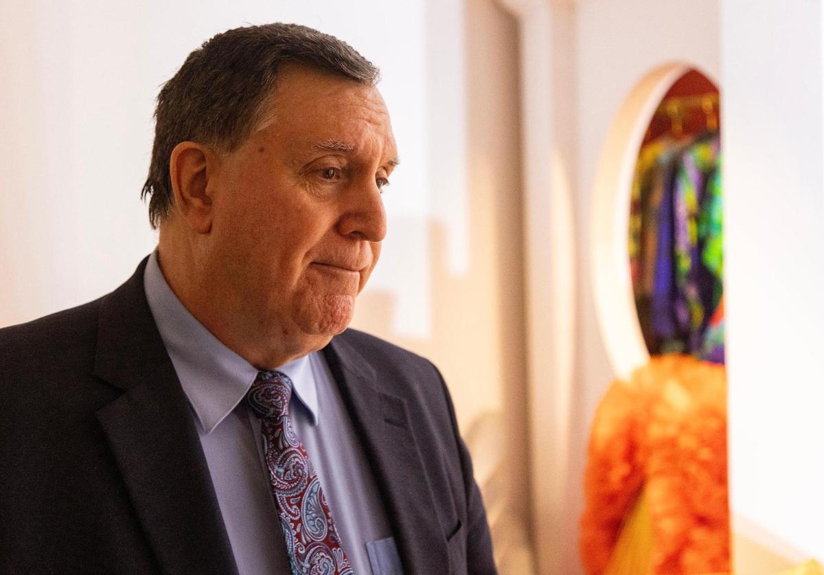 El comisionado de Miami Joe Carollo explicó los planes para el Teatro Tower, que comienza una nueva etapa con la exposición Celia Cruz Forever, que se puede ver hasta finales del 2022.