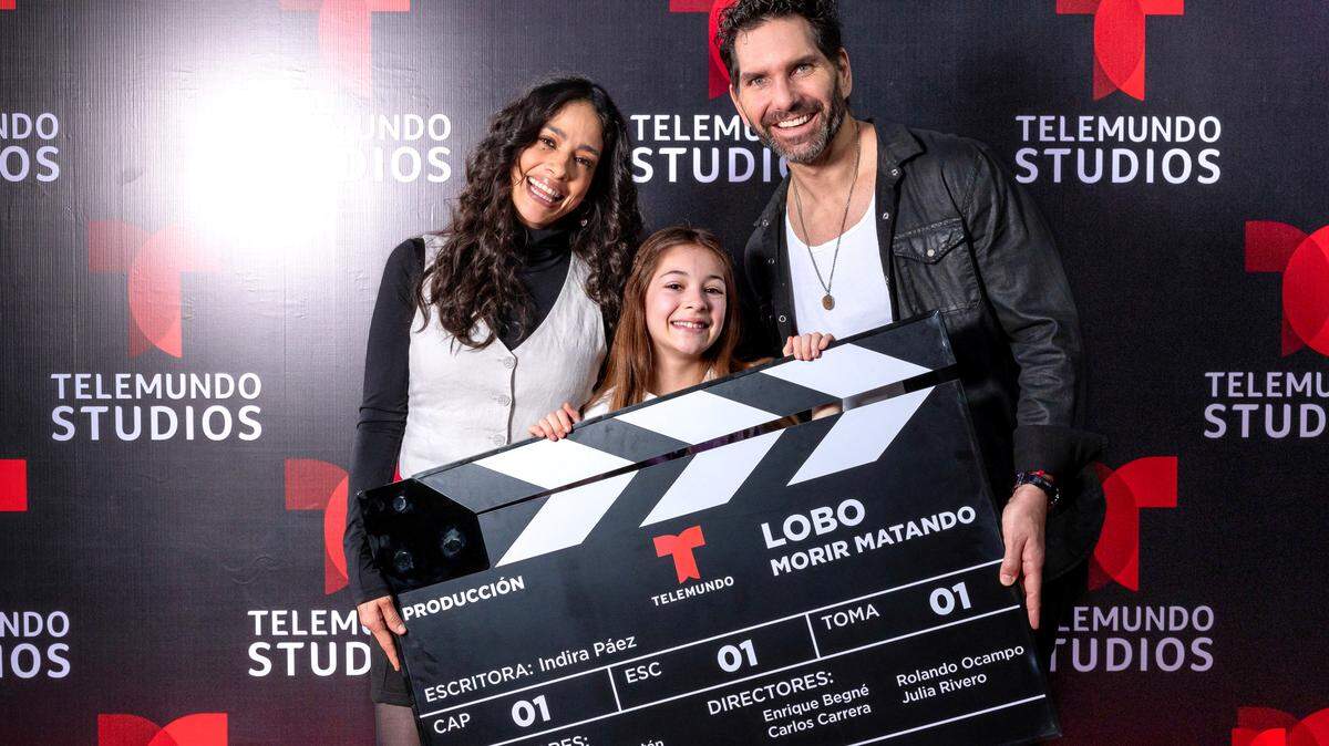 Arap Bethke, Fátima Molina Y Camille Mina
.