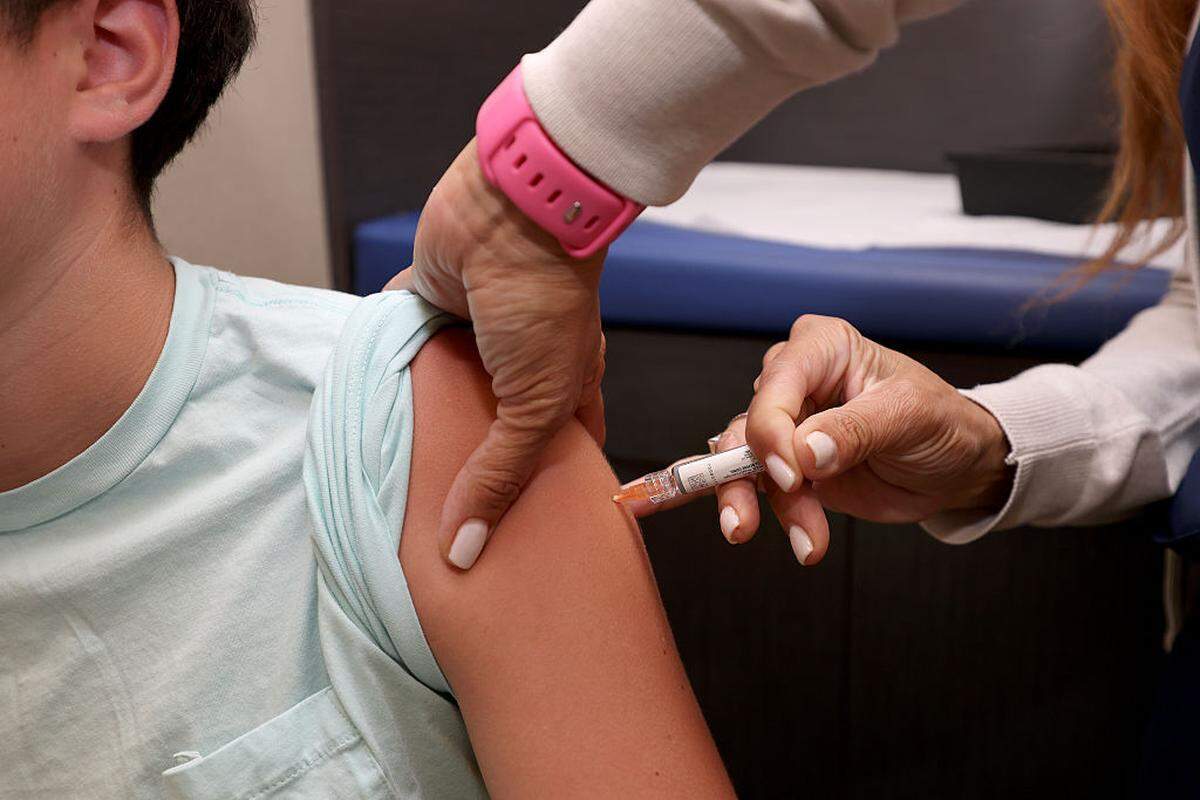 En 2023 se diagnosticaron más de 17,000 casos de hepatitis B crónica. Los CDC estiman que cerca de la mitad de las personas infectadas no saben que lo están.
