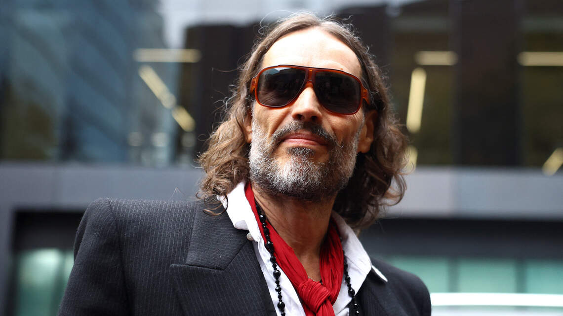 Para Russell Brand, procesado por violaciones, la monogamia era 'difícil', según su esposa