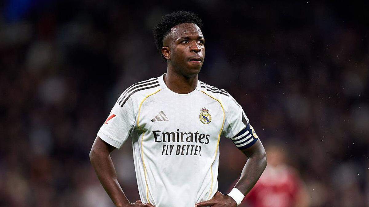 De la dura resaca por no ganar el Balón de Oro en 2024 a la sonora pitada del público del Santiago Bernabéu cuando fue sustituido el sábado en el triunfo 2-0 ante el Sevilla: el brasileño Vinicius cierra con crudeza el 2025. 
