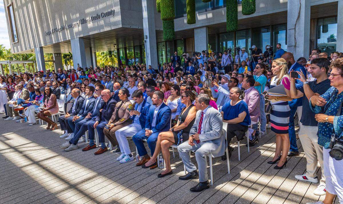 Vista de los asistentes a la celebración del “One Year Out” para el comienzo de la Copa Mundial FIFA 2026, organizada por el Comité Anfitrión de Miami y la FIFA en el Museo de Arte Pérez de Miami, el miércoles 11 de junio de 2025.