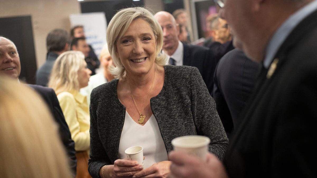 La líder de la ultraderecha de Francia, Marine Le Pen, asiste a un evento de su partido político Agrupación Nacional (RN), el 14 de septiembre de 2024, en París.