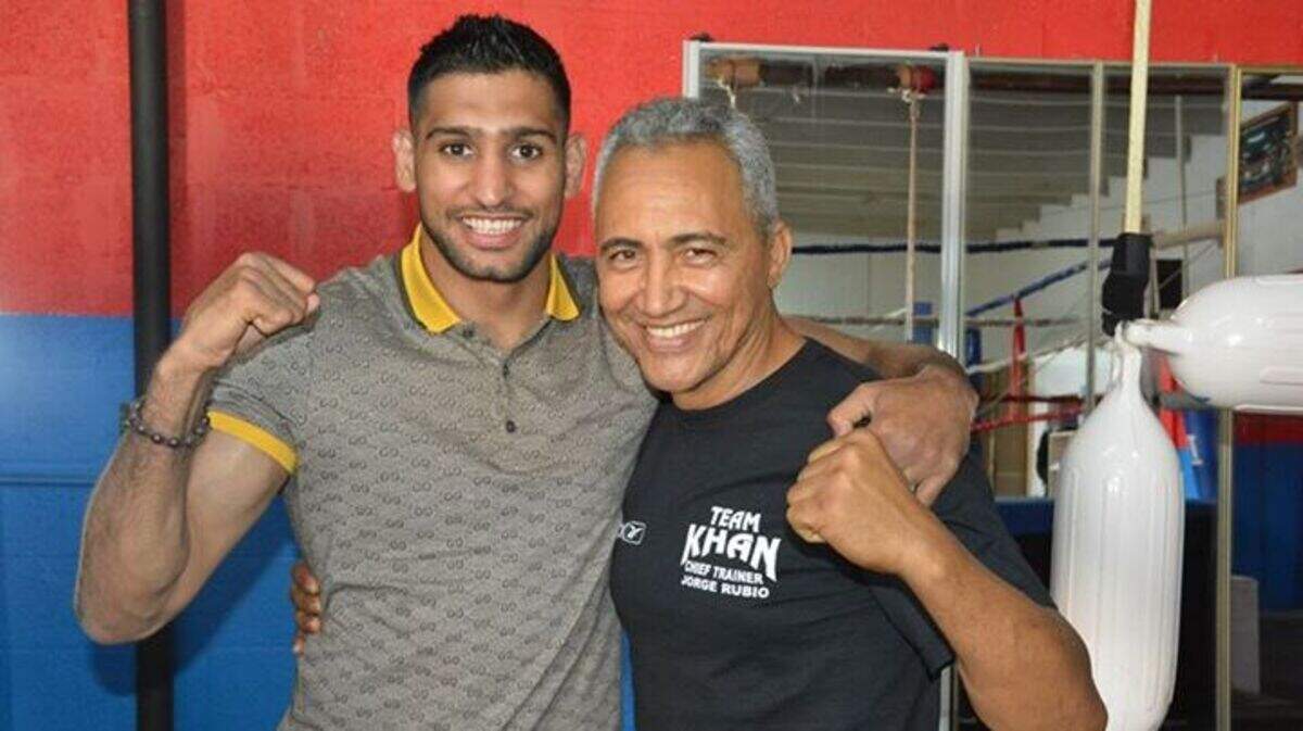 JORGE RUBIO con el boxeador Amir Khan, quien fuera su pupilo en Inglaterra.