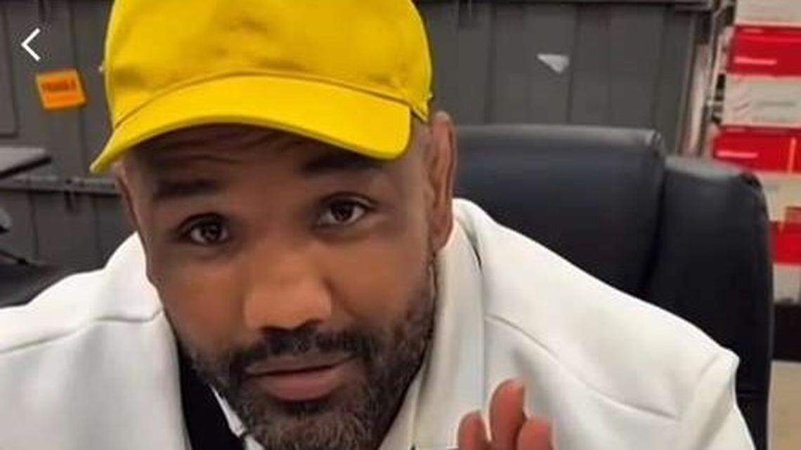 Peleador cubano lleva sus talentos a Rusia, pero sigue sin ponerse los guantes