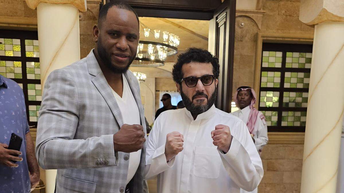 Turki Alalshikh, consejero de la familia real saudí y presidente de la Autoridad General de Entretenimiento, junto a Frank Sánchez.