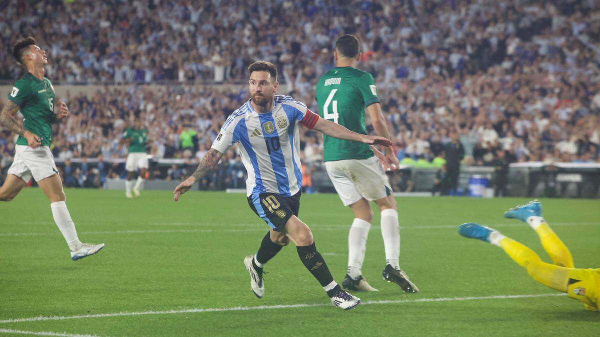 El delantero de Argentina Lionel Messi celebra tras anotar un gol ante Bolivia en el partido de la eliminatoria mundialista sudamericana, celebrado el 15 de octubre de 2024 en Buenos Aires.