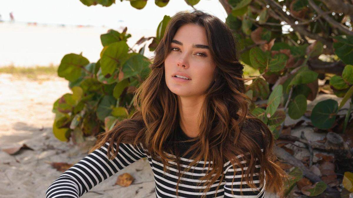 La modelo y actriz cubana Rachell Vallori se retiró de la carrera para Miss Universe Cuba. “Esta dura decisión la tomé pensando en ustedes, en mi familia, en la organización y en mi trabajo”, dijo en su despedida.