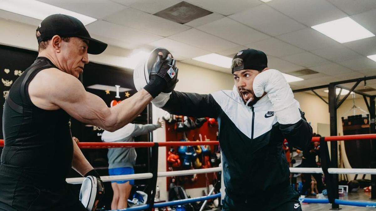Robeisy Ramírez pelea este sábado 7 de diciembre con Rafael “Divino’’ Espinosa en una revancha en Phoenix, Arizona. “El Tren’’ ya entendió lo que no salió bien en su pelea anterior y ha cerrado un campamento sin fisuras, de la mano de su maestro de siempre Ismael Salas.
