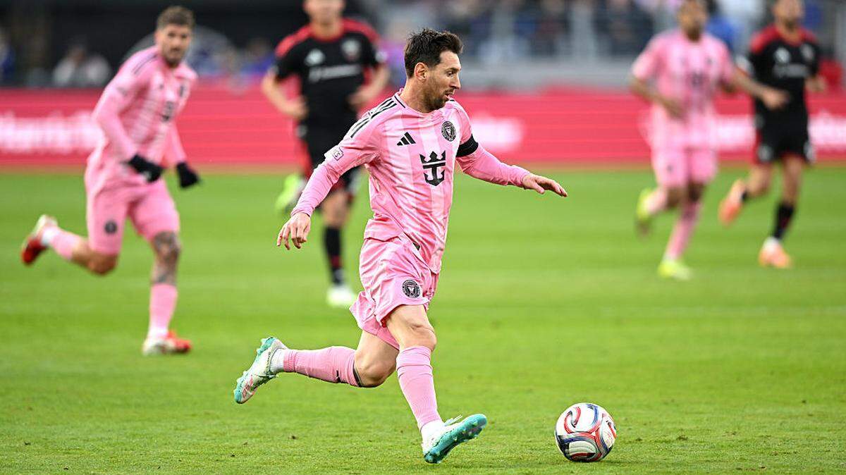El delantero del Inter Miami Lionel Messi conduce el balón en el partido de la MLS contra el DC United, celebrado el 7 de marzo de 2026 en Baltimore, Maryland. 