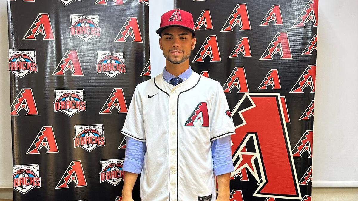 Steven Medina acaba de firmar con los Diamondbacks de Arizona. Por momento se pensó que jamás llegaría a vincularse con algún equipo de Grandes Ligas, pero este muchacho hijo de padres cubanos demostró el poder de la fuerza interior para lograr lo que parece muy lejano.