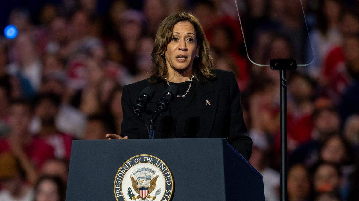 La candidata presidencial demócrata, la vicepresidenta Kamala Harris, da un discurso en un mitin en Madison, Wisconsin, el miércoles 30 de octubre de 2024.