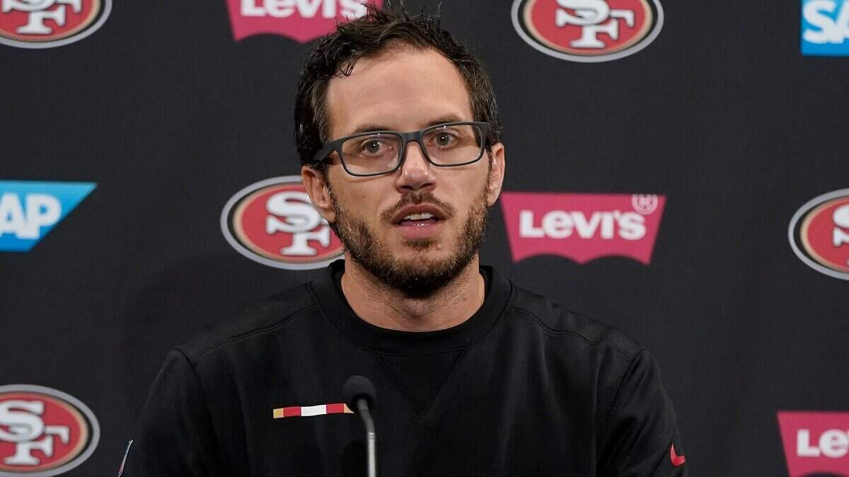 El nuevo entrenador de los Dolphins, Mike McDaniel, es un joven con una mente innovadora que tendrá la tarea de cambiar la ofensiva de Miami y hacer que el quarterback Tua Tagovailoa alcance su máximo potencial en los próximos años.