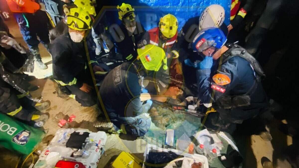 Tras más de 70 horas de trabajo y luego de 8 días de los terremotos que azotaron a Venezuela, los bomberos de Chile junto a otros rescatistas sacaron con vida a Hernán Gil de los escombros el 2 de julio de 2026.