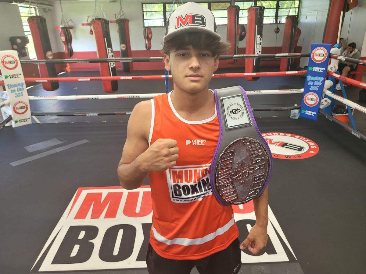 Hace apenas cinco meses, Ryan Arencibia decidió tomar en serio el boxeo. Hoy, este chico de Miami lleva en sus manos la faja de campeón del prestigioso torneo amateur Sugar Bert, como una promesa que pudiera llegar lejos en este deporte.