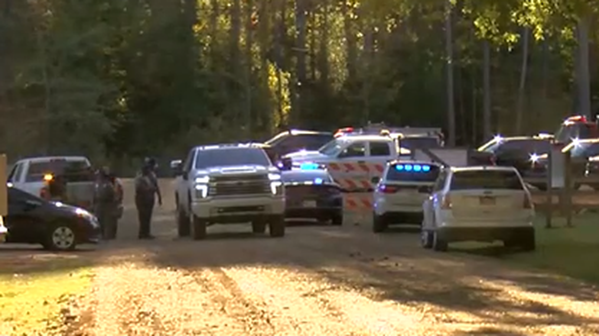Tres personas murieron este miércoles en un accidente laboral al colapsar un puente que estaba siendo demolido en el estado de Mississippi. 