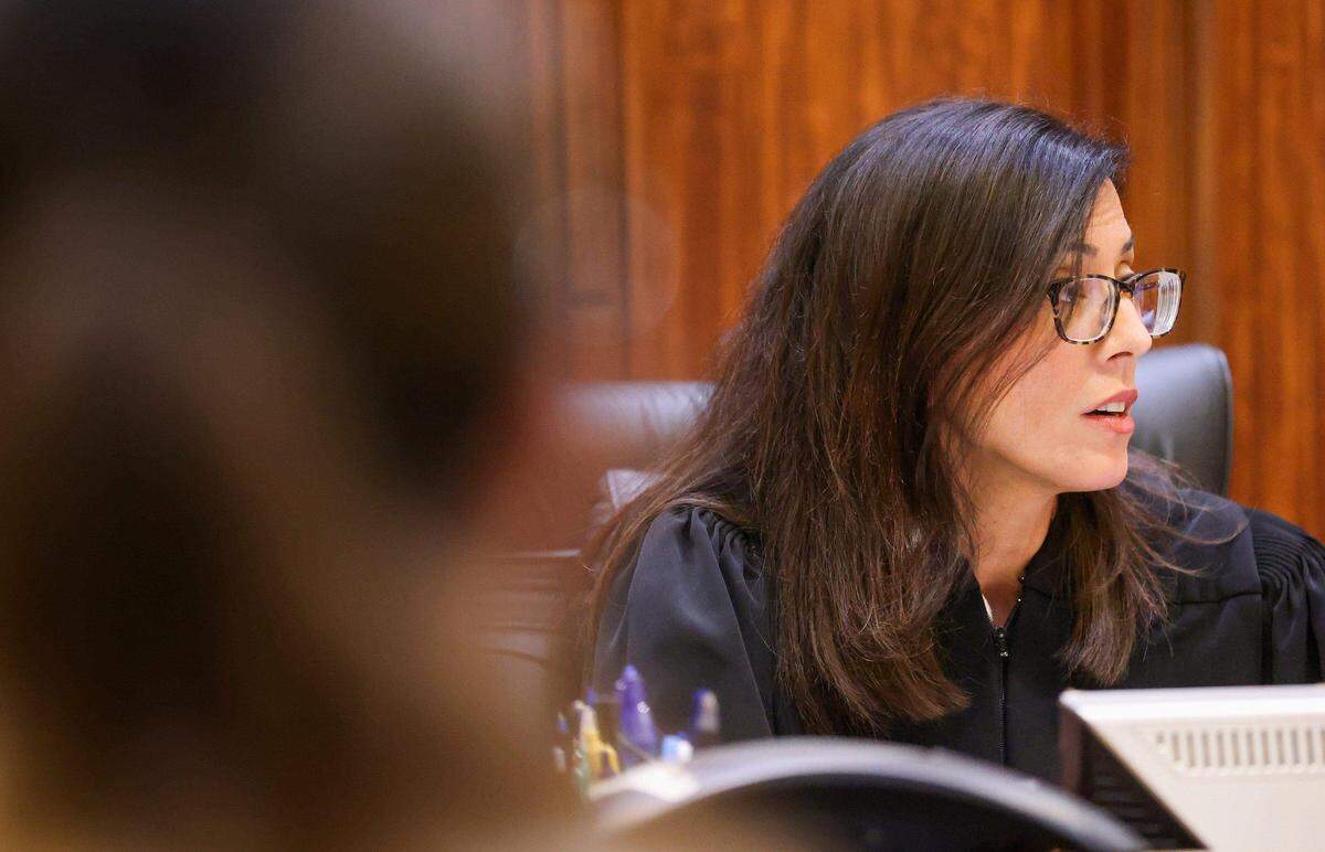 La jueza del Tribunal de Circuito de Miami-Dade, Christine Hernández, sentencia a Osmel Lugo Gutiérrez a 20 años de prisión el miércoles 14 de enero de 2026. El acusado fue encontrado culpable de homicidio involuntario por la muerte de Franklyn Piñeyro dentro de un supermercado Publix en Coral Gables.