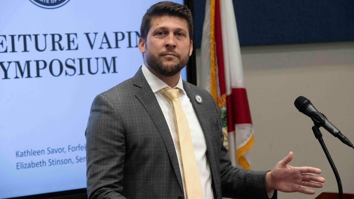 El fiscal general de Florida, James Uthmeier, durante una conferencia de prensa el 23 de mayo de 2025, en Pensacola, Florida.